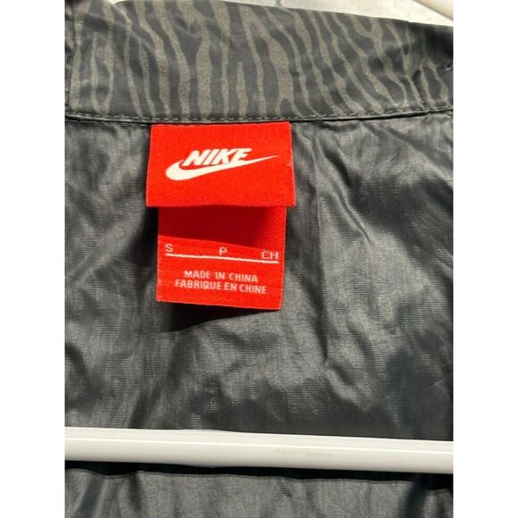 Nike Jacket Size Small Black Windrunner EUC - Picture 3 of 10
